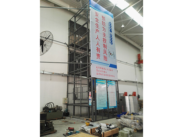 導(dǎo)軌式升降臺(tái)